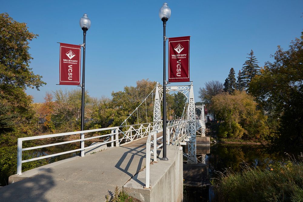                         Pedestrian bridge over the Sheyenne River at Valley City State University in Valley City, the county…
