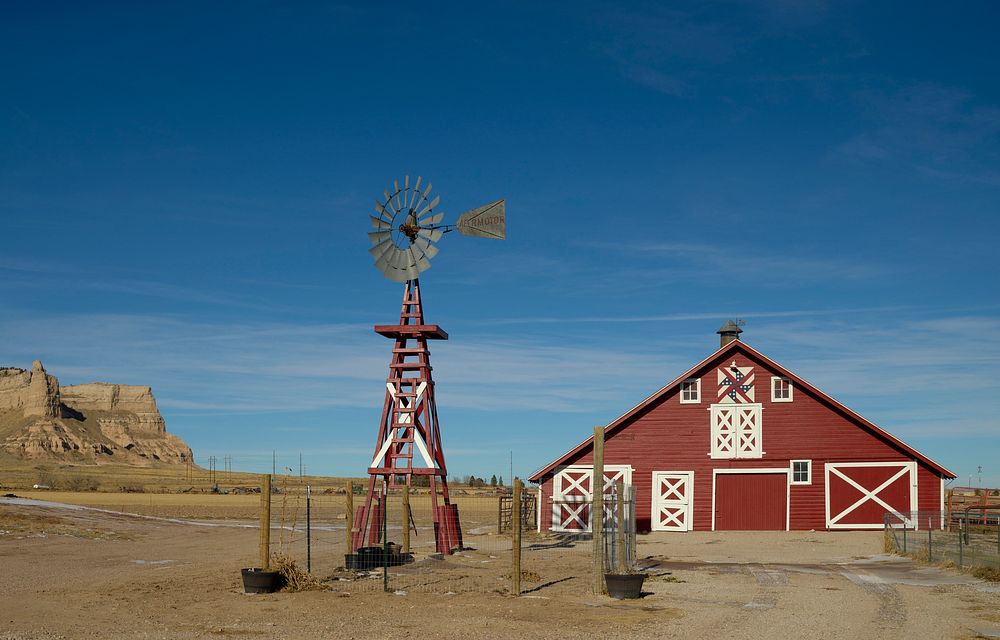                         A windmill and handsome barn near Gering in southwest Nebraska                        