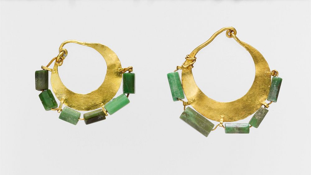 Gold and variscite earring (one of a pair)