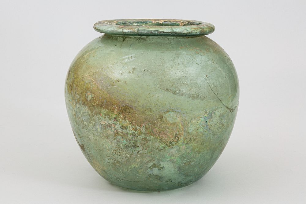 Glass cinerary urn (olla)