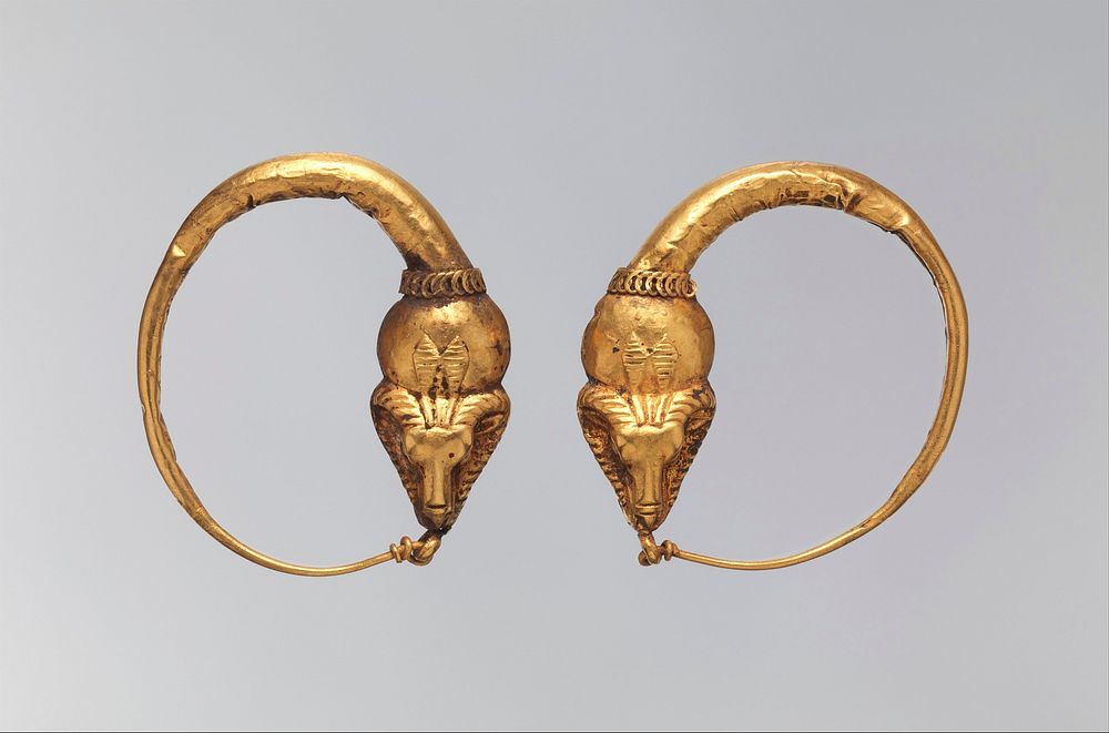 Earring with head of a ram