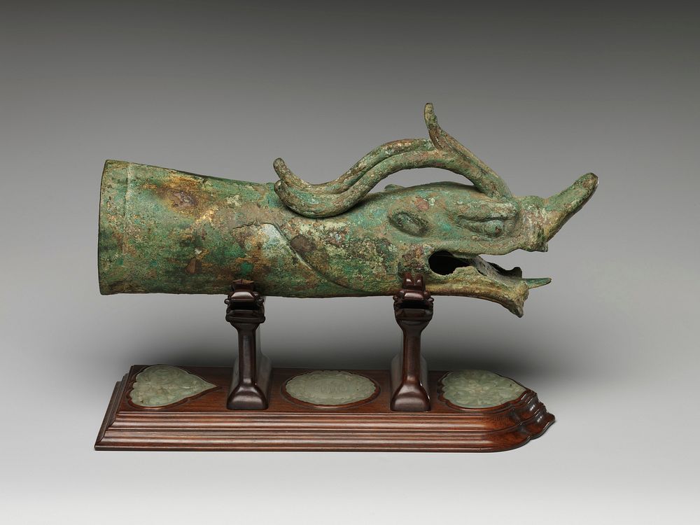 Finial in the shape of a dragon’s head
