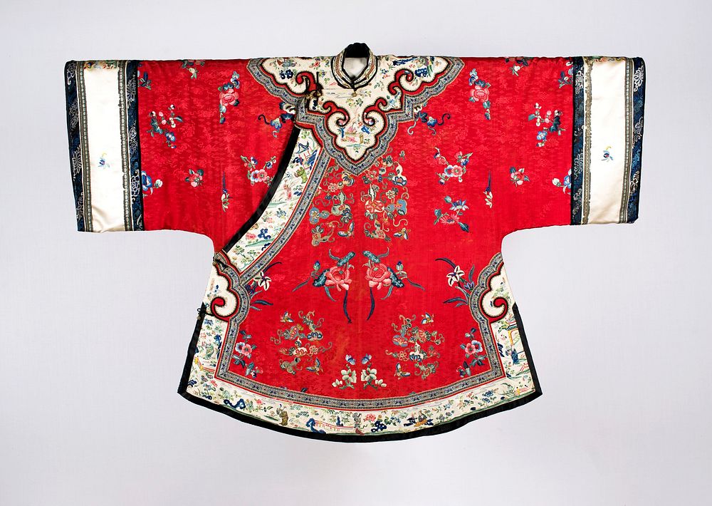 Han Chinese Woman’s Informal Three-Quarter-Length Coat ao with Design of Flowers and Butterflies