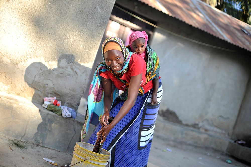 Mother & daughter, Tanzania. 