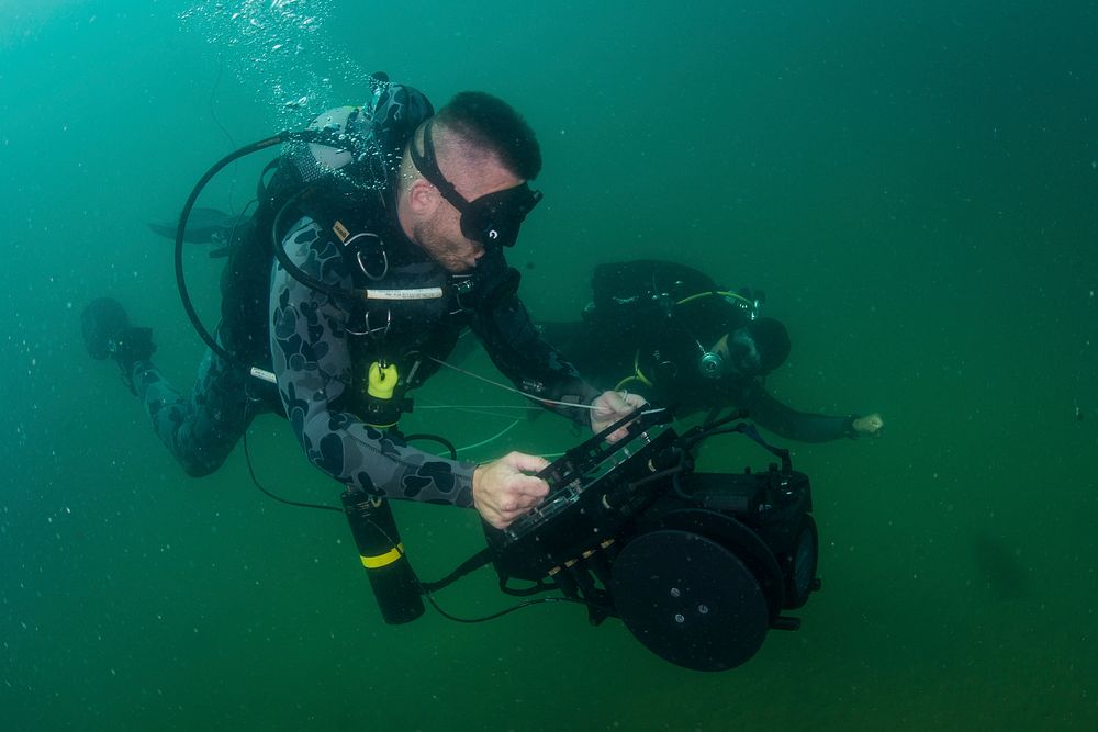 Chief Petty Officer Albert Alejo, assigned to Mobile Diving Salvage Unit (MDSU) 1, and a Royal Australian Navy Diver…