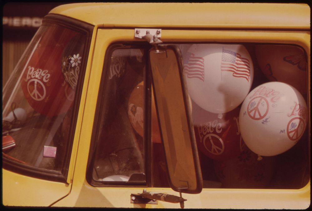 Balloons in car Will Be Released in Fountain Square at Noontime to Announce Opening of Carthage Fair in Cincinnati 08/1973.…
