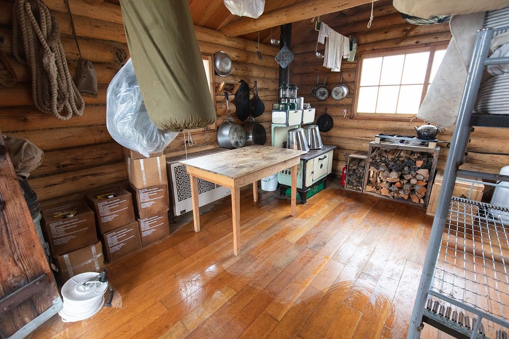 Lamar Mountain Patrol Cabin: inside view (2)NPS / Jacob W. Frank