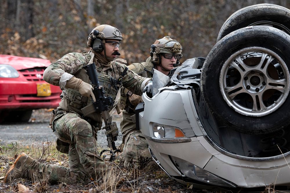 Alaska Air National Guard’s 212th Rescue Squadron conducts full mission profile exercise, Alaska, Oct. 13, 2021. (U.S. Air…