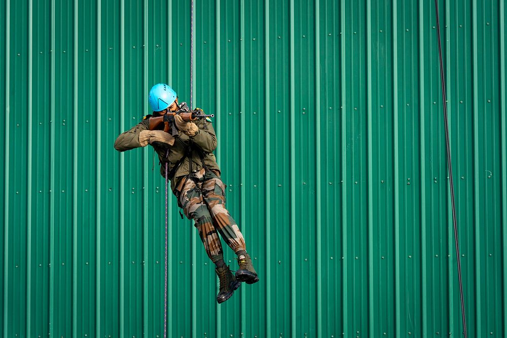 Spartan paratroopers and Indian Army troops share rappel techniques during Yudh Abhyas 21 in Alaska, October 21, 2021.…