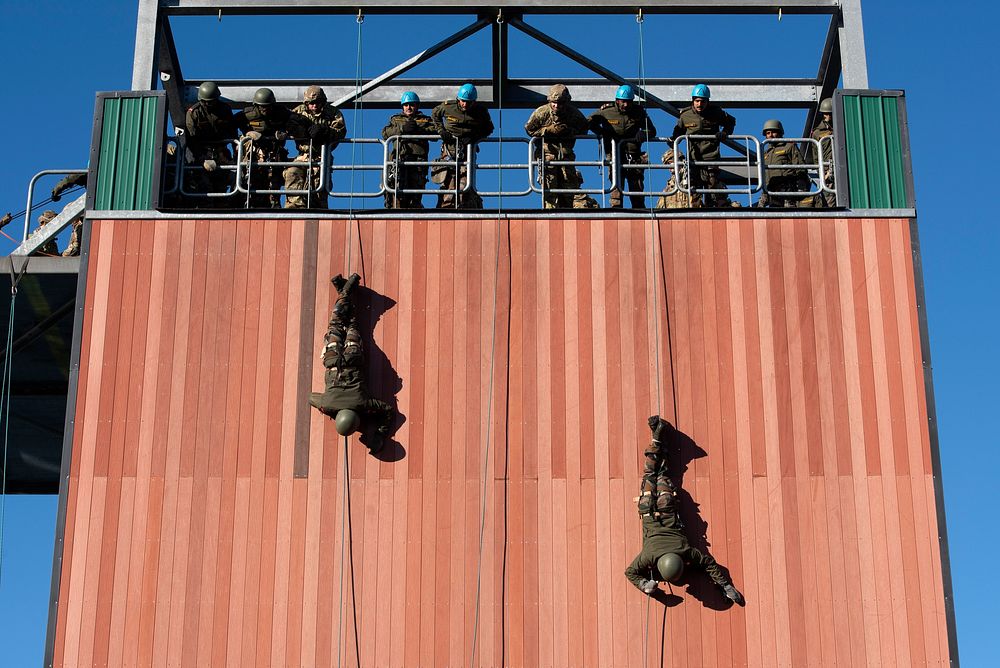 Spartan paratroopers and Indian Army troops share rappel techniques during Yudh Abhyas 21 in Alaska, October 21, 2021.…