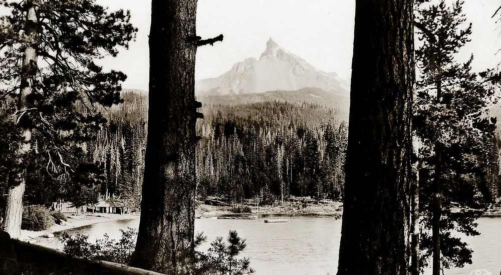 C13 604 Mt. Thielsen (9,178 ft.) from Diamond Lake, OR. Original public domain image from Flickr