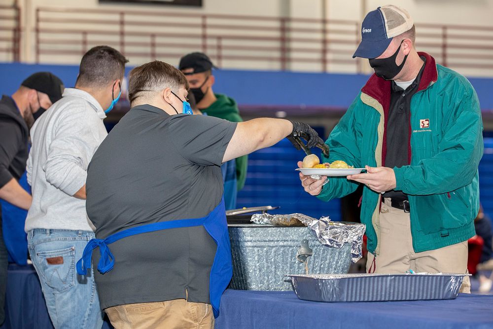 10th Mountain Division and the Fort Drum MWR Fitness Facilities and Programs host a Thanksgiving meal for all Soldiers…