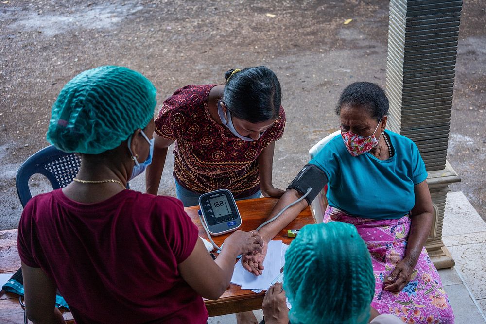 Pemeriksaan sebelum vaksinasi COVID-19On 4 November 2021, health workers from Puskesmas (health center) Sikumana held…