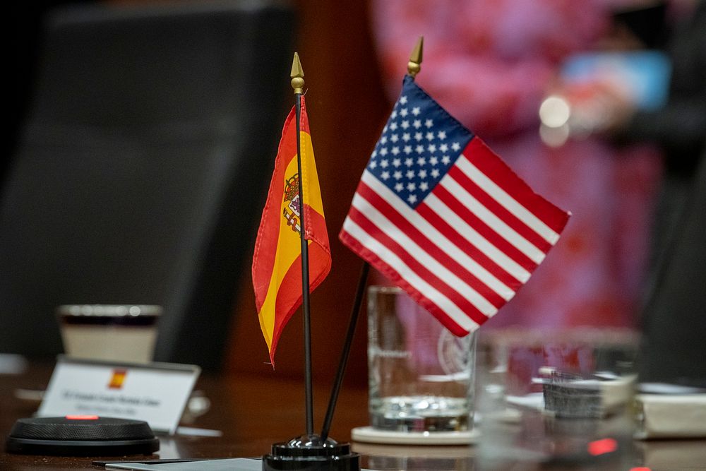 Spain and USA flag.