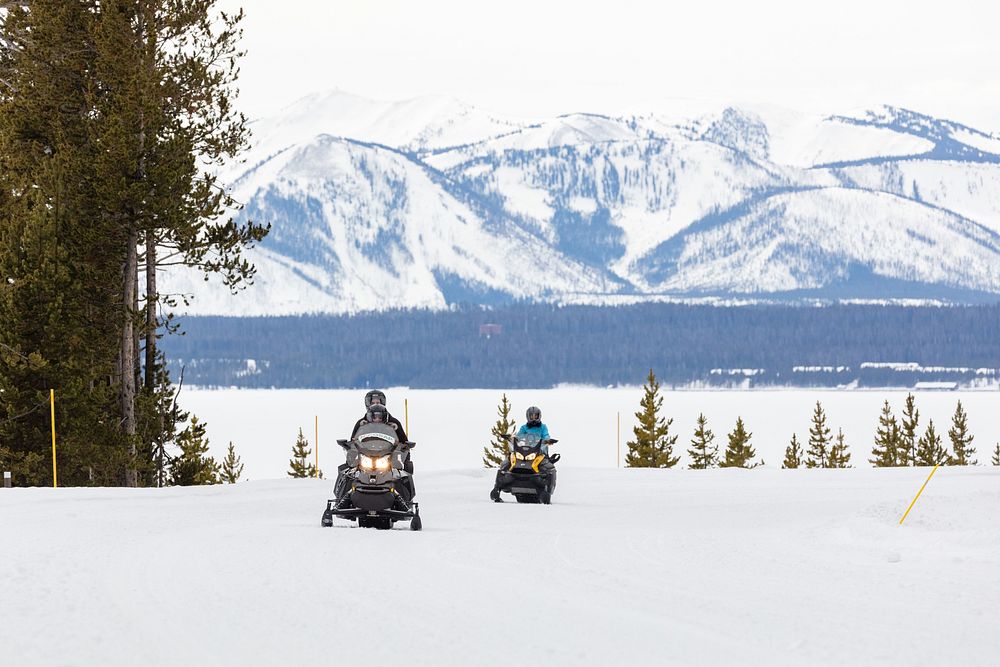 Snowmobilers along Yellowstone LakeNPS / Jacob W. Frank
