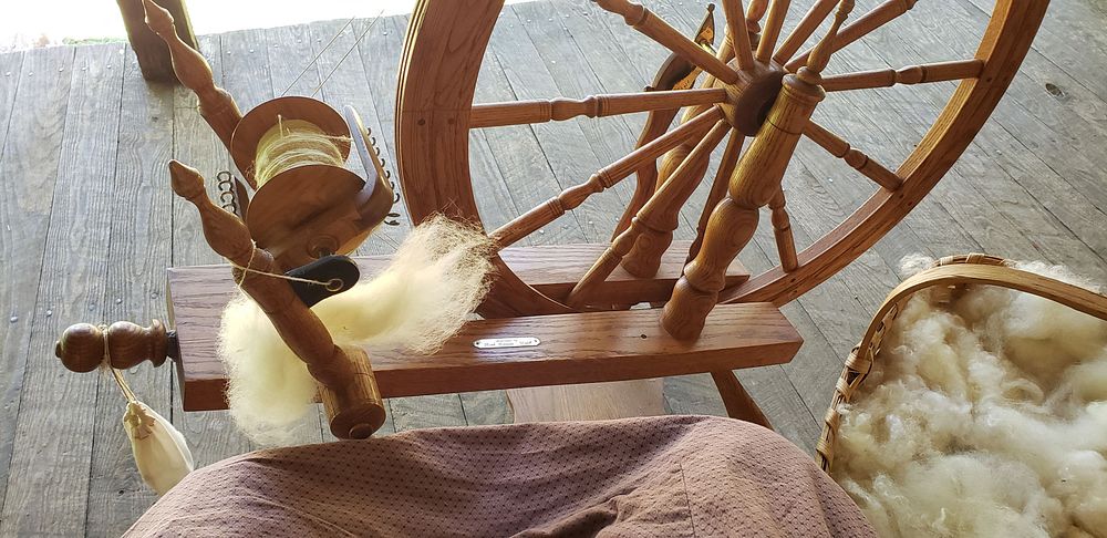 Wool spinning wheel, old fashioned.