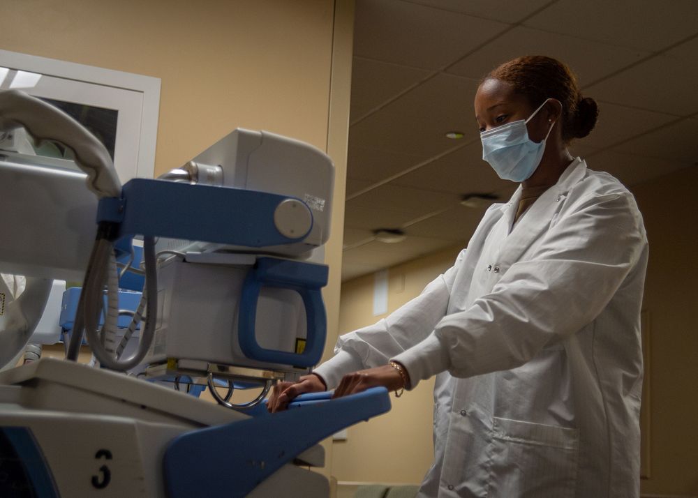 Radiologic technologist transports portable X-ray, Naval Medical Center San Diego (NMCSD). June 30, 2021. (U.S. Navy photo…