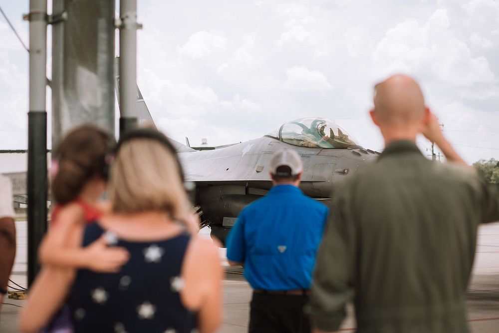 Swamp Foxes return from Southwest Asia deployment. Original public domain image from Flickr