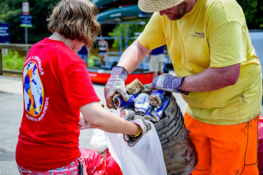 Splash for Trash 2021The third-annual Splash for Trash, hosted by Greenville Noon Rotary, drew nearly 100 volunteers to Town…