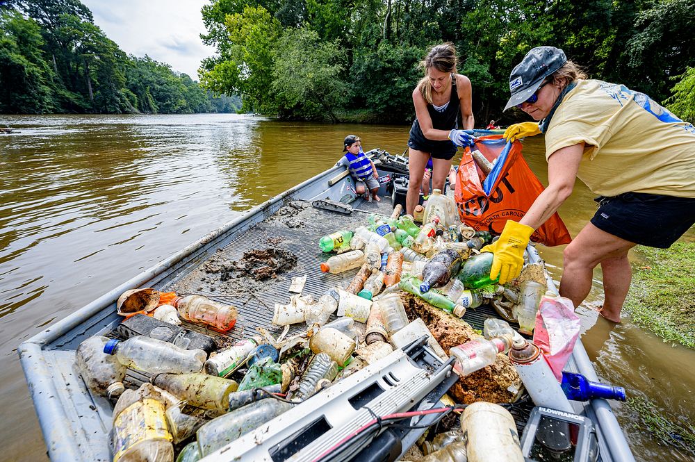 The third-annual Splash for Trash, hosted by Greenville Noon Rotary, drew nearly 100 volunteers to Town Common on Saturday…