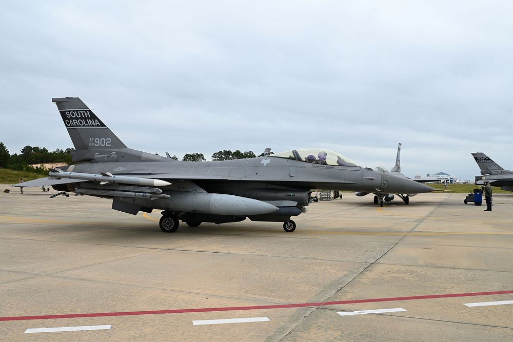 169th Fighter Wing F-16 fighter jets evacuate ahead of Hurricane Ian landfallA U.S. Air Force F-16 fighter jet from the…