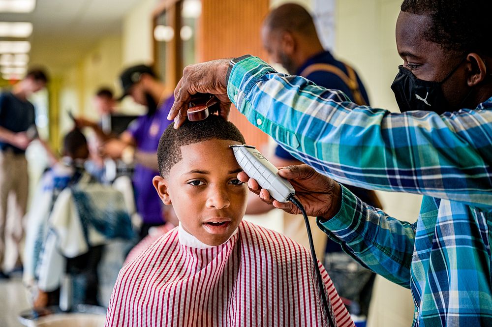Lakeforest Elementary HaircutsCops & Barbers provided haircuts to students during a free haircut event at Lakeforest…