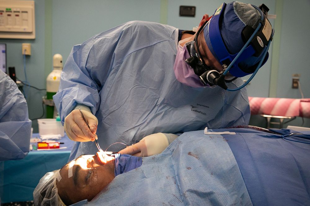 USNS Comfort Medical Teams Perform Surgeries Aboard the Ship 221030-N-YD864-2162PUERTO BARRIOS, Guatemala (Oct. 30, 2022)…