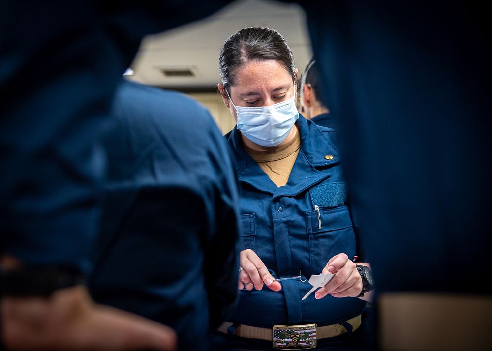 USNS Mercy (T-AH 19) Medical Personnel Train During MERCEX 22-1.211111-N-DA693-1003PACIFIC OCEAN (Nov. 11, 2021) Lt. Cmdr.…