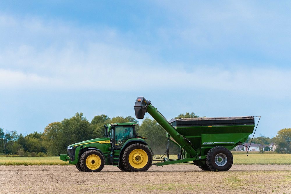 Mike Starkey Soybean HarvestThe grain bin returns to the field after emptying as Mike Starkey harvests soybeans on a 135…