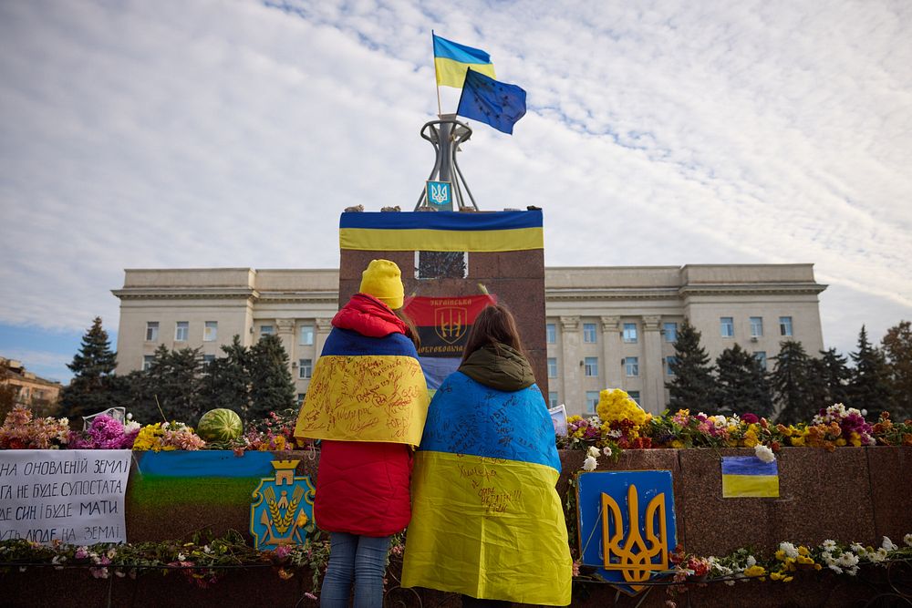 Volodymyr Zelenskyy took part in hoisting the State Flag of Ukraine in liberated Kherson.