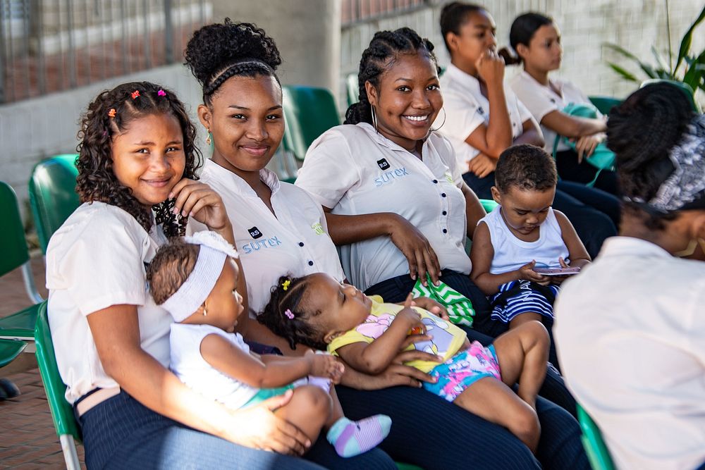 CP22 - WPS Provides Medical Care at Juan FeCARTAGENA, Colombia (Nov. 15, 2022) Young mothers and their children await…