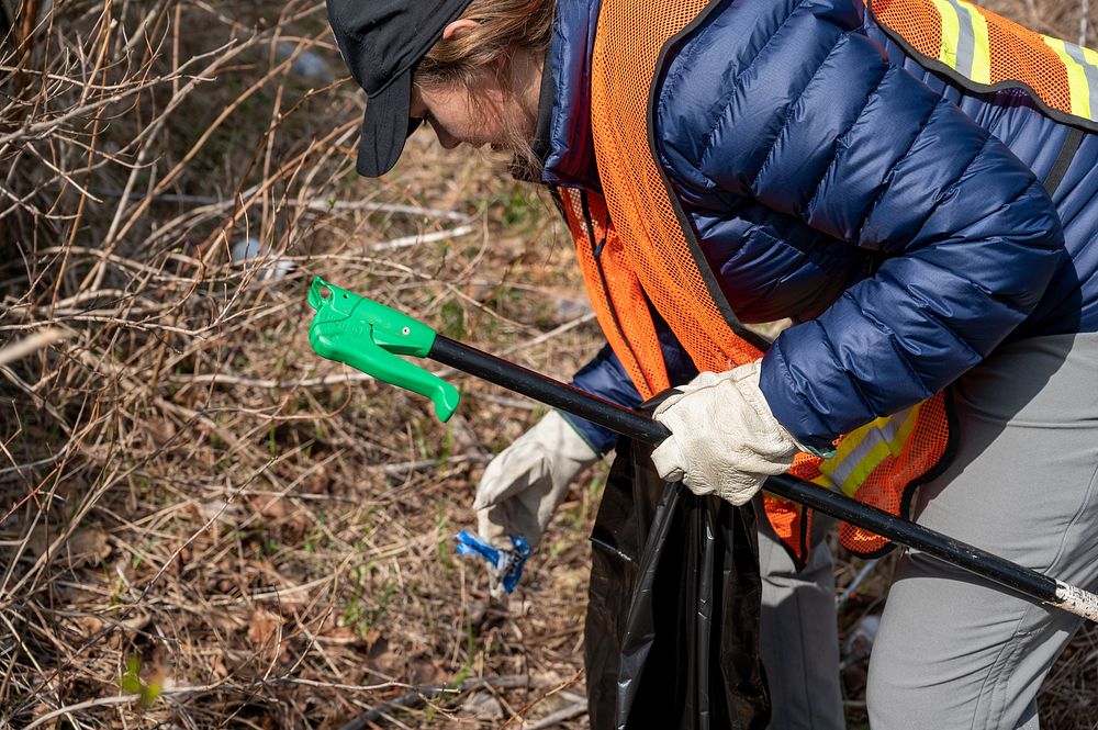 Show Your Love for ShenandoahVolunteers at Jewell Hollow Overlook trash cleanup