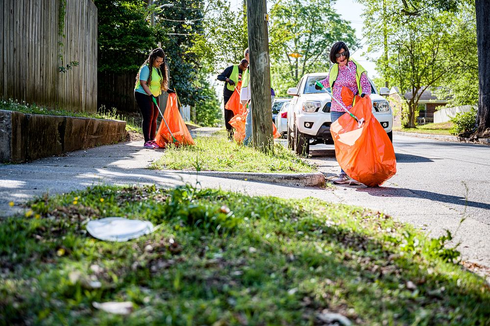 City departments participated in the 2022 Spring Clean Up week by collecting litter along a variety of streets across…