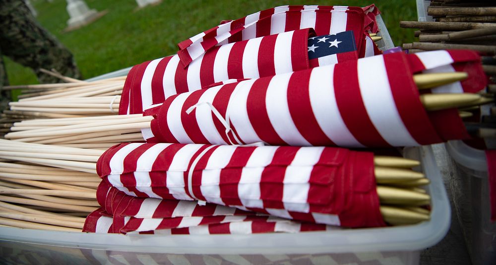 NMCP SAILORS PLACE MEMORIAL DAY FLAGS AT NSA HR-PA CEMETERY 220526-N-MY642-1003In honor of Memorial Day, Sailors from Naval…