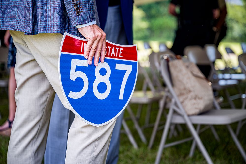 I-587 sign