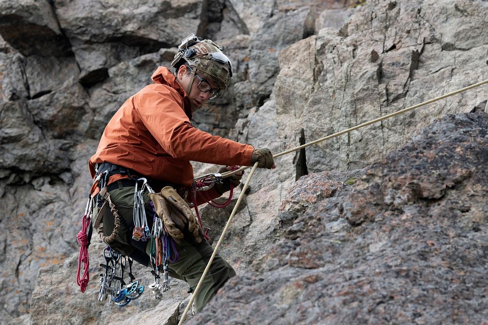 JBER Special Warfare Airmen hone mountaineering skillsU.S. Air Force Staff Sgt. Alexander Caterinicchio, a tactical air…