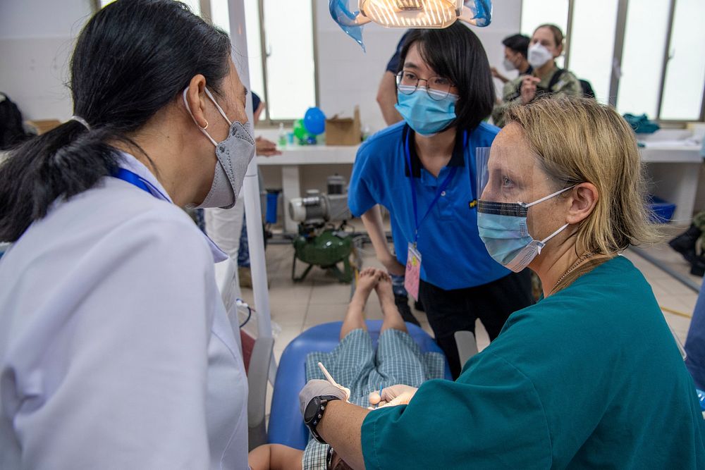 Pacific Partnership 2022 and Vietnamese Dental Staff Provide Care at Vietnamese Hospital 220628-N-HI500-1043PHU YEN, Vietnam…