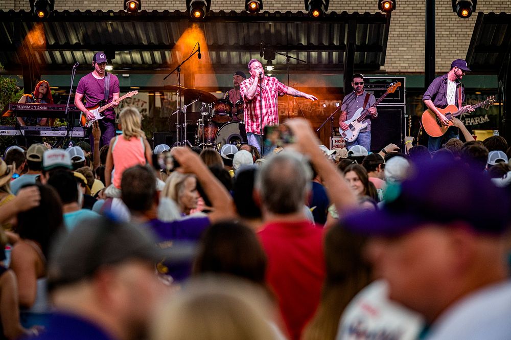 Alex Butler and Uncle Kracker perform during Freeboot Friday on September 2, 2022. Original public domain image from Flickr