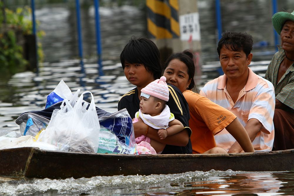 Residents are affected by flood waters as a U.S. Humanitarian Assessment Survey Team (HAST) surveys the areas in Pathum…