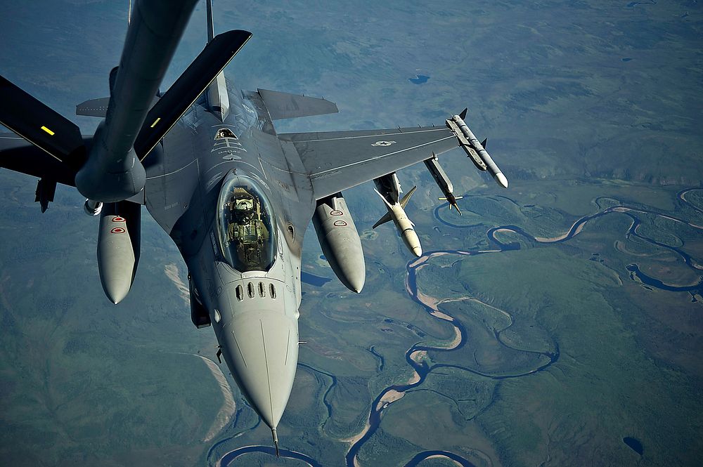 A U.S. Air Force F-16C Fighting Falcon aircraft attached to the 77th Fighter Squadron moves into position to receive fuel…