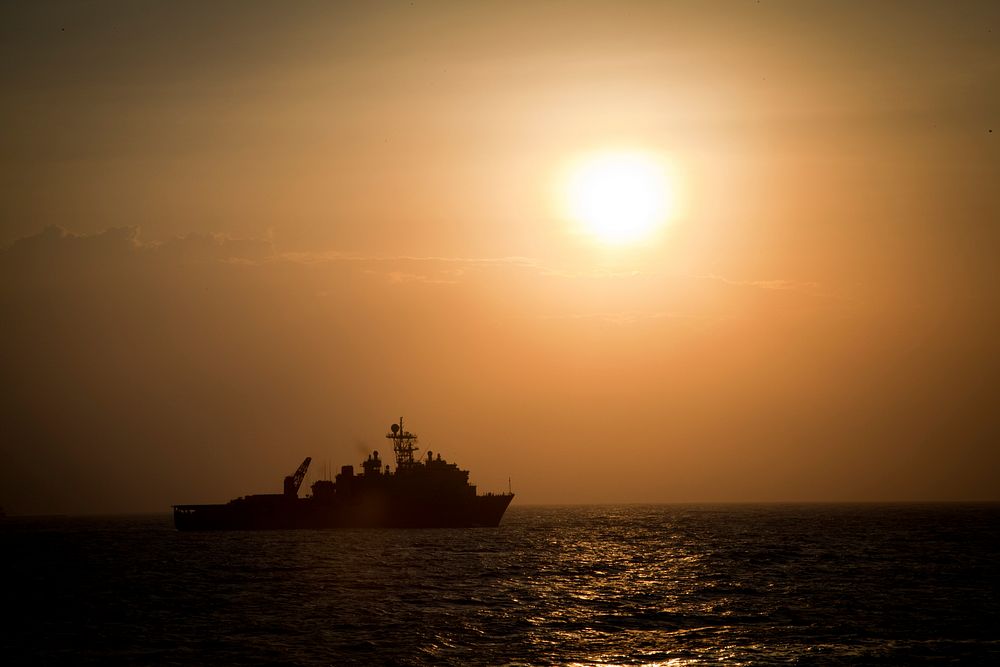 The amphibious dock landing ship USS Rushmore (LSD 47) is under way off the coast of East Timor Oct. 13, 2012, during…