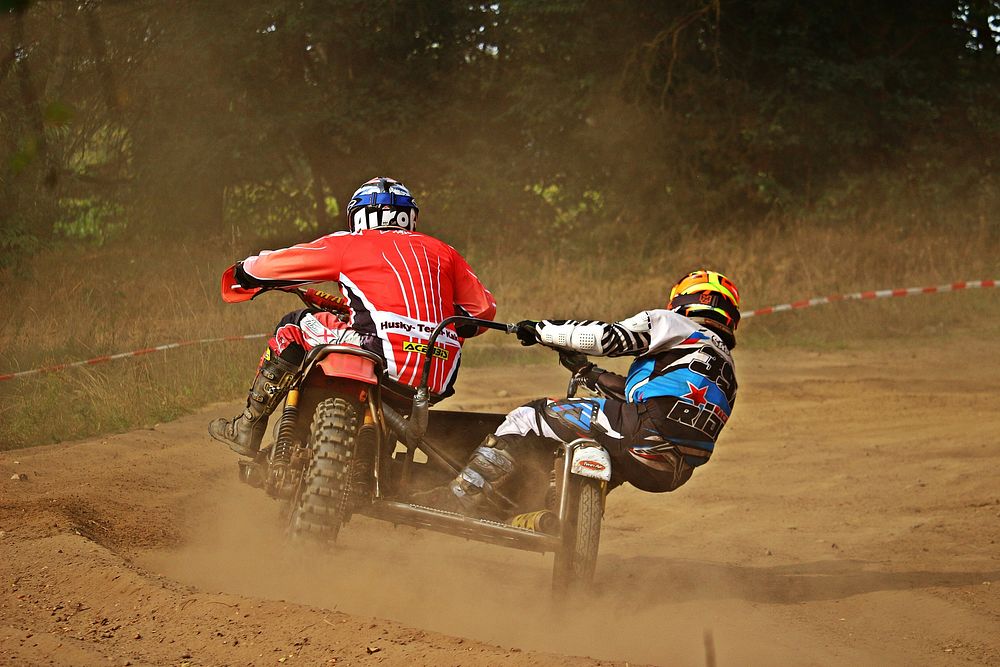 Sidecar Motocross, car racing.