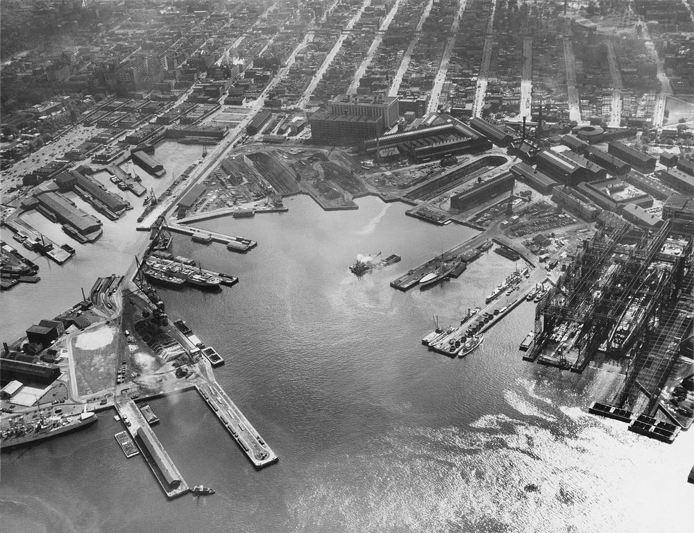 Brooklyn Navy Yard seen from the air in 1918
