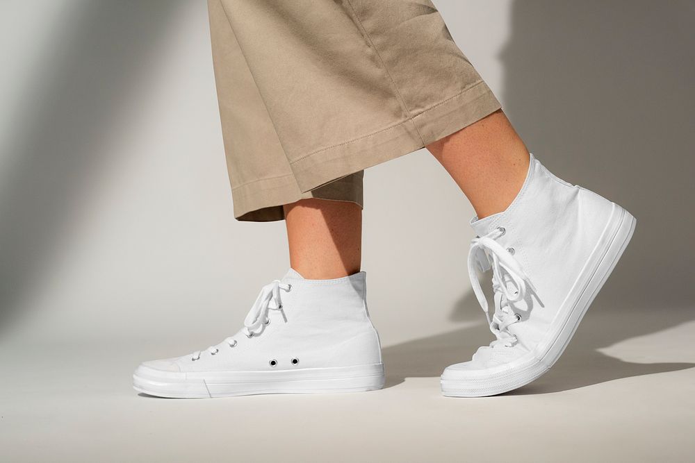 Basic white sneakers psd mockup unisex streetwear fashion shoot shoes ad