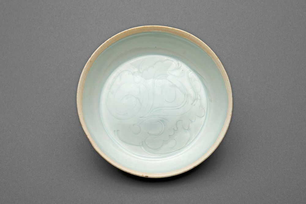 Dish with Sketchy Floral Scrolls