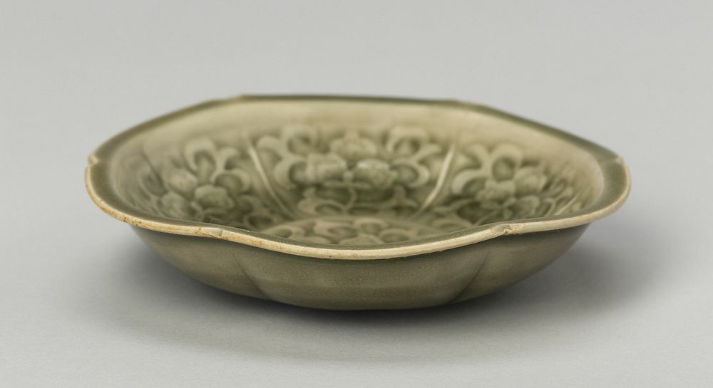 Dish with Petal-Lobed Rim, Stylized Peony, and Sickle-Leaf Scrolls