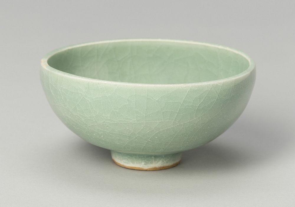 Bowl with Central Floret