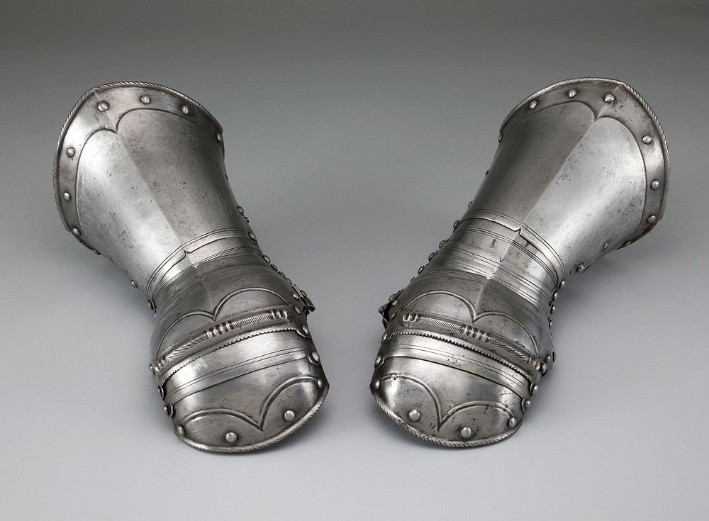 Pair of Mitten Gauntlets