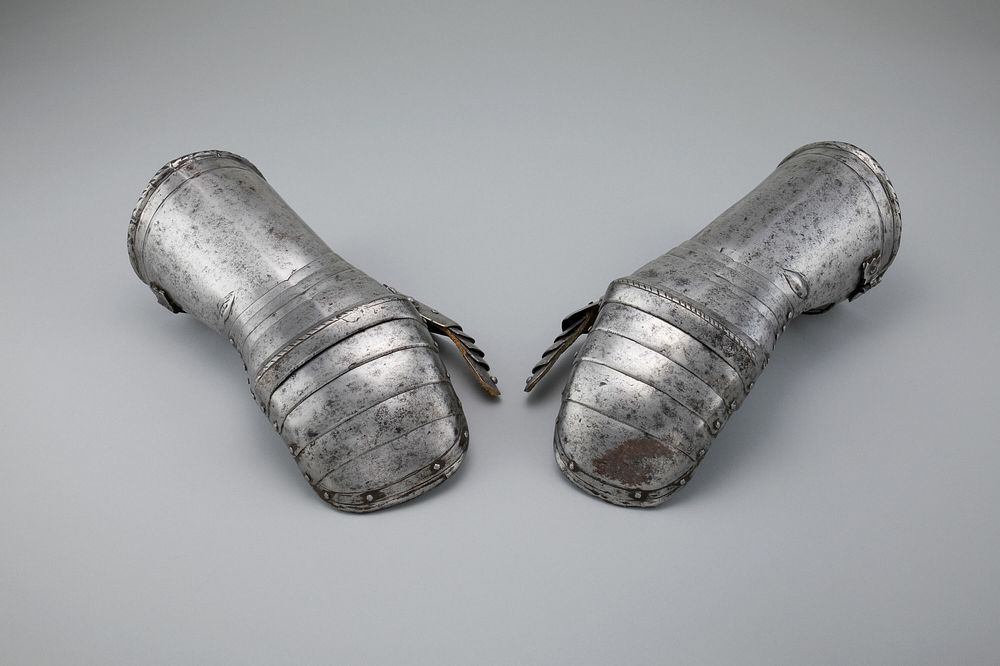 Pair of Mitten Gauntlets