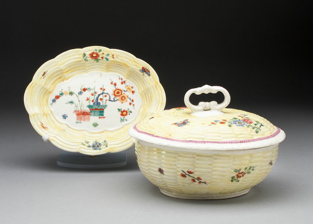 Sauce Tureen and Stand by Worcester Porcelain Factory (Manufacturer)